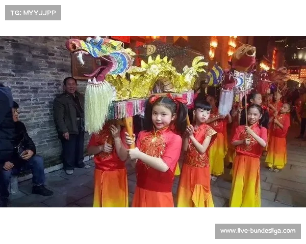 杭州联赛开幕式非遗表演，板凳龙擂马点燃观众热情